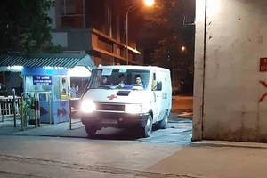 1 người nước ngoài rơi lầu chung cư tử vong ở quận 12