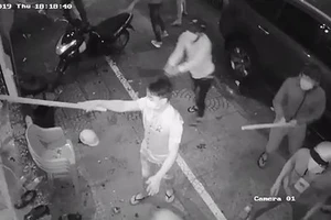 Nhóm 10X hẹn hỗn chiến ở quán cà phê, 1 người bị chém nhầm