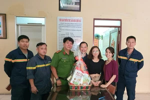 Nữ nạn nhân vụ cháy ở Gò Vấp đến cảm ơn cảnh sát