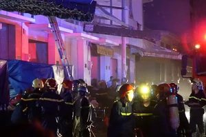 Cửa hàng vải ở Tân Phú cháy dữ dội trong đêm