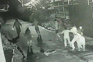 Bị vây chém lúc rạng sáng ở Bình Tân