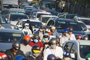 Cửa ngõ Tân Sơn Nhất kẹt cứng ngày cuối năm