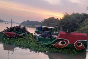 Bắt nhóm trộm cát nhảy sông trốn ở Củ Chi