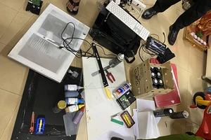 Dùng tiền giả do mình sản xuất mua ma túy về xài