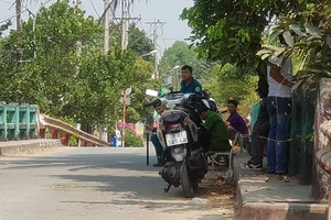 Người dân được phát giấy truy tìm vật chứng vụ Tuấn ‘khỉ’