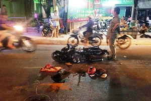 Nghi trộm chó phóng xe vào người đi đường ở Bình Tân