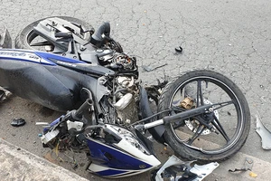 Chạy ngược chiều ở cầu vượt An Sương, 1 thanh niên chết thảm