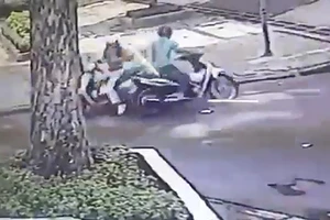 Bắt giữ thanh niên cướp điện thoại của phụ nữ