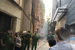 Cháy spa ở quận 3, nhiều người hoảng loạn
