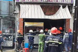 Quán cơm gà cháy dữ dội sau tiếng nổ lớn ở trung tâm quận 1