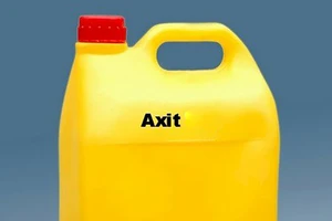 Quận 3: Mâu thuẫn làm ăn, nhóm 3 người bị tạt cả can acid