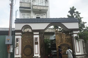 Người đàn ông bị đâm chết trong biệt thự ở Hóc Môn