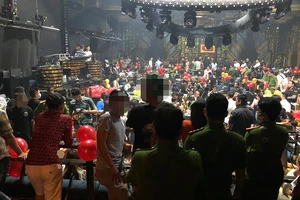Gần 60 dân chơi phê ma túy trong quán bar ở Bình Tân