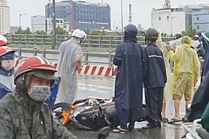 Va chạm xe khách ở cầu Nguyễn Tri Phương, 1 người thiệt mạng