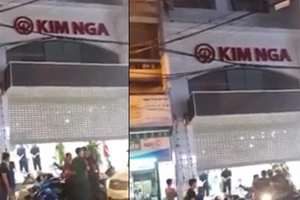 Bảo trì cửa cuốn ở tiệm vàng, 1 người bị điện giật chết