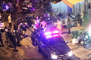 Hỗn chiến, 1 người bị chém gần lìa tay ở quận 8