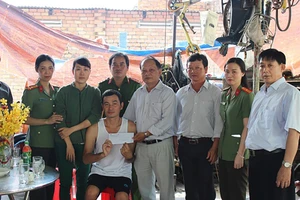 Đội trưởng dân phòng bị đâm trọng thương được hỗ trợ 5 triệu