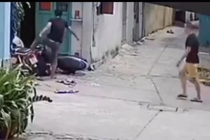 Camera ghi cảnh 'nghịch tử' phê ma túy đánh cha mẹ 