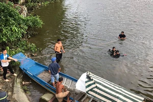 Người đàn ông ngã xuống sông tử vong khi câu cá ở sông Sài Gòn