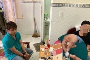 14 thanh niên dương tính ma túy trong 1 nhà nghỉ ở Bình Tân