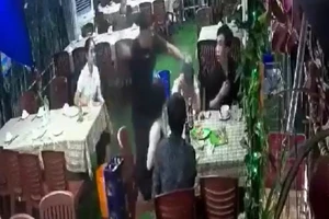 Hỗn chiến ở quán ốc, 1 người bị đâm chết