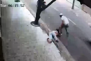 Bắt nhóm cướp giật kéo lê cô gái trên đường ở Tân Bình