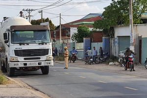 Va chạm giao thông chết người, tài xế xe bồn bỏ đi
