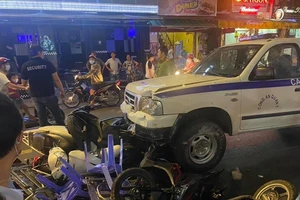 Vụ xe công an lao vào quán nhậu: 'Do bảo vệ dân phố lái'
