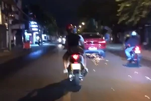 Chi tiết bất ngờ vụ nữ tài xế lái BMW cuốn xe máy bỏ chạy