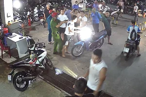 Xô xát ở chung cư Khang Gia, công an Gò Vấp dùng súng trấn áp