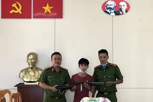 Công an thông qua Zalo kêu gọi dân nộp vũ khí, công cụ hỗ trợ