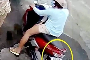 Camera ghi cảnh giả mua cà phê để trẻ em ăn cắp tiền