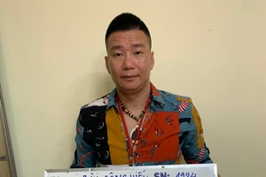 Bắt giám đốc công ty đòi nợ thuê phê ma túy trong khách sạn