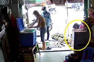 Người đàn ông xúi bé trai ăn trộm điện thoại ở quận 6