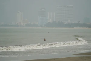 Những hình ảnh ở Quy Nhơn trước đêm bão số 9 