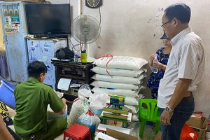 Bắt quả tang lò sản xuất gần nửa tấn bột ngọt giả ở quận 8