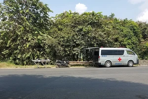 Quận 8: Người đàn ông chết trong tư thế treo cổ ở mương nước