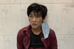 Cướp giật tông xe người đi đường khi bị đặc nhiệm truy đuổi