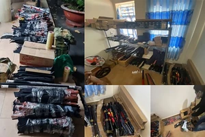 Phát hiện kho chứa 1.226 dao kiếm, súng điện… ở Tân Bình