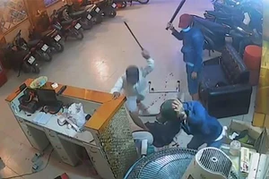 2 thanh niên đến quán chém người do mâu thuẫn trên mạng 