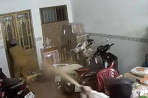 Quận 5: Xịt hơi cay, tấn công người dân giữa ban ngày