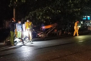 Xe máy ‘đấu đầu’ ở đường Nguyễn Cửu Phú, 2 người nhập viện