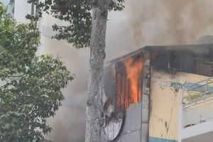 Cháy nhà hàng buffet trên đường Trần Hưng Đạo, quận 5