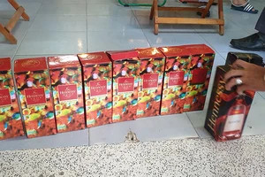 Phát hiện 'xưởng' làm rượu giả Chivas, Hennessy ở quận 12