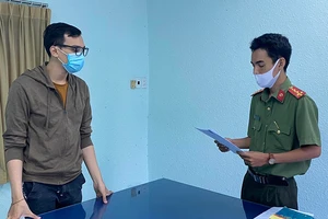 Nam tiếp viên hàng không làm lây lan COVID được tại ngoại