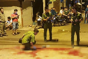 Mâu thuẫn nợ nần, đâm chết bạn tình đồng tính