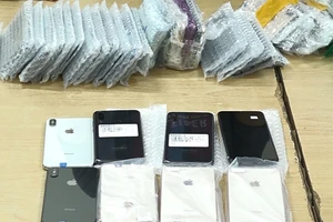 Hàng trăm điện thoại iPhone không ai nhận