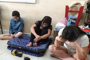 Quận 8: Nhóm chơi bạc tung chạy tán loạn khi gặp công an