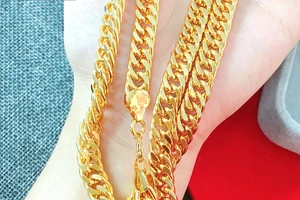 Giật dây chuyền vàng hơn 73 triệu, bị người dân vây bắt