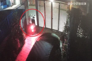 Ba người đột nhập nhà dân, trộm 2 xe máy ở quận 12